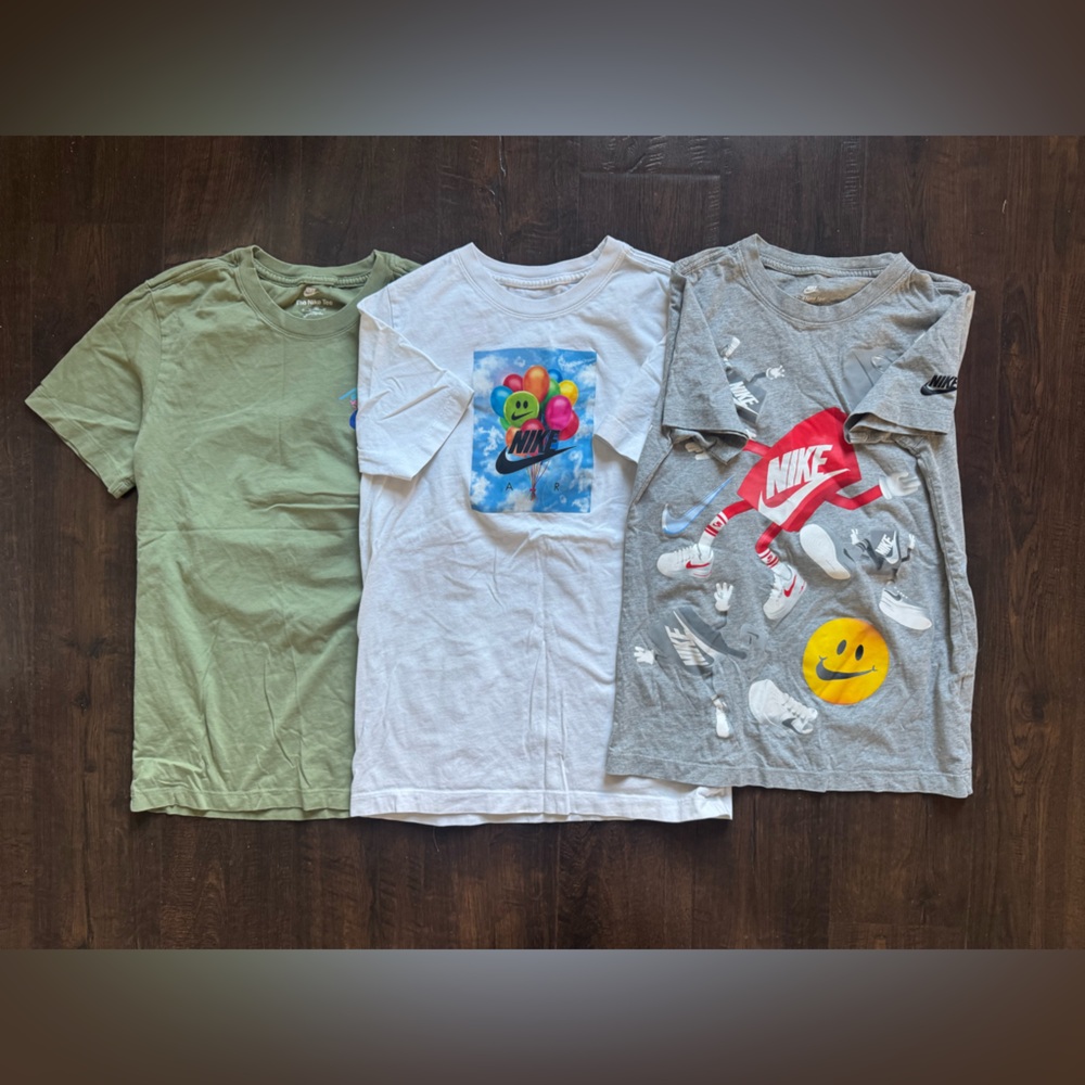 Set of 3 Nike graphic shirts